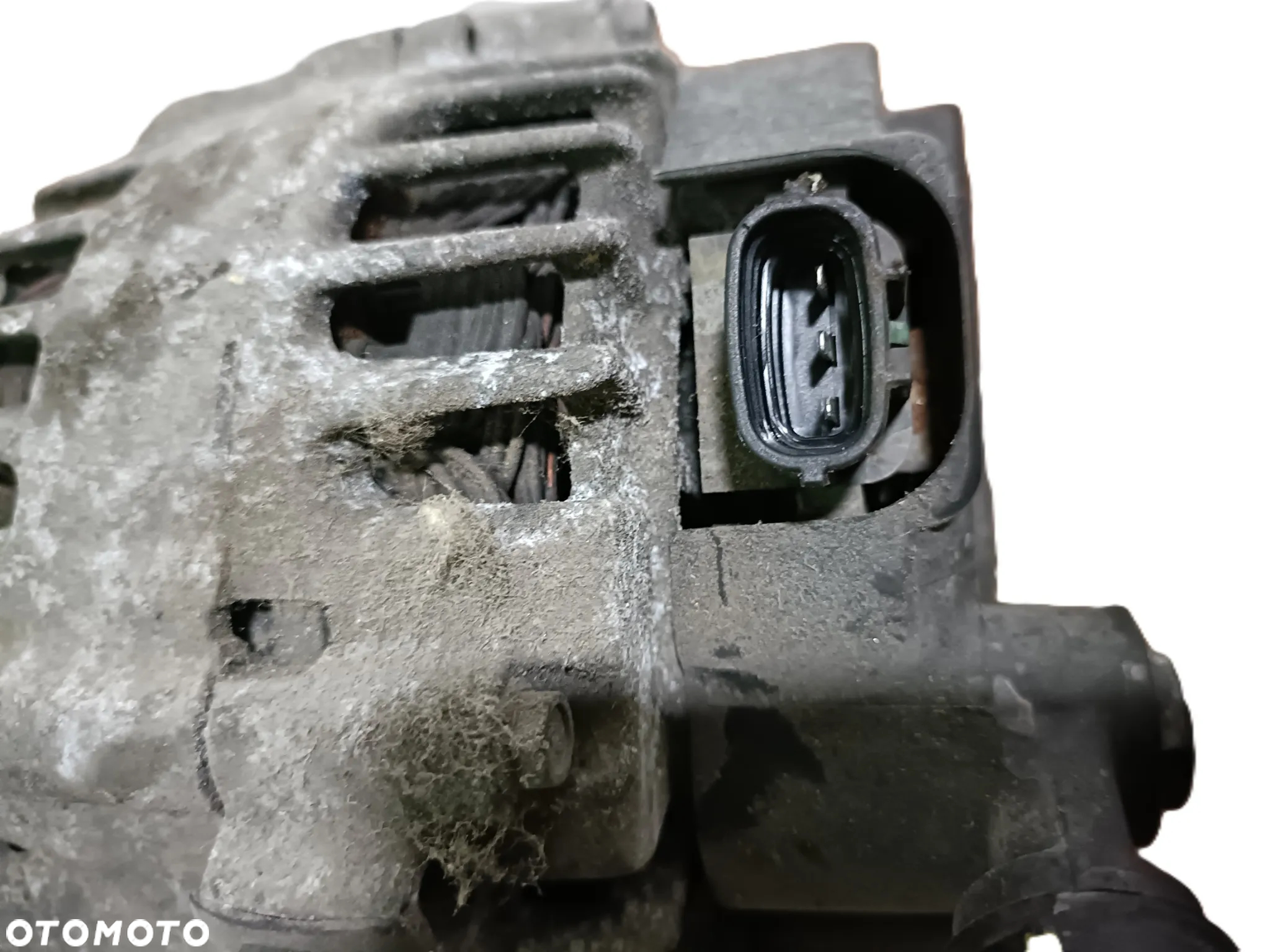HYUNDAI i30 I 07-12 1,6 CRDI alternator VALEO 37300-2A600 * - 3