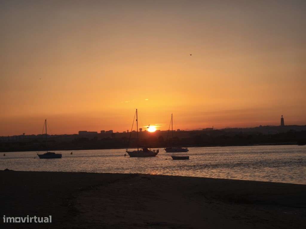 Apartamento T1, com vista para a Baía do Seixal - Arrendamento - Grande imagem: 3/12