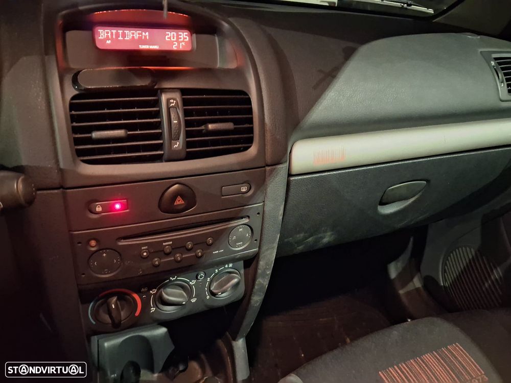 Renault Clio 1.2 16V Extreme - 10
