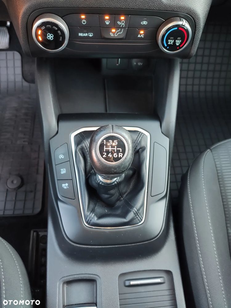 Ford Focus 1.0 EcoBoost Trend - 29