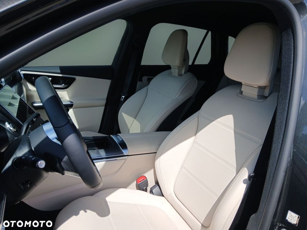 Mercedes-Benz GLC 300 e 4Matic 9G-TRONIC Avantgarde Advanced - 14