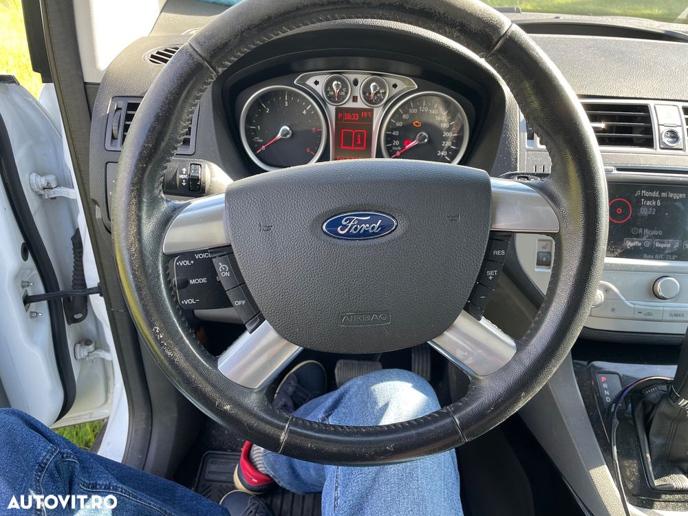 Ford Kuga 2.0 TDCi 4x4 Aut. SYNC - 6
