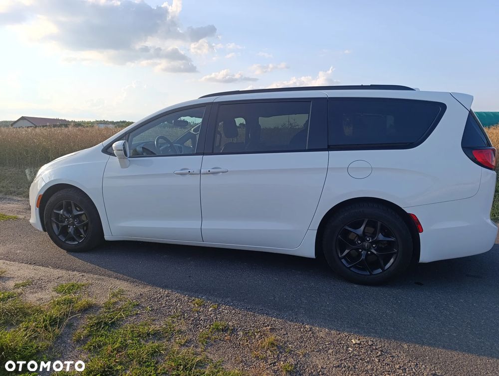 Chrysler Pacifica - 11