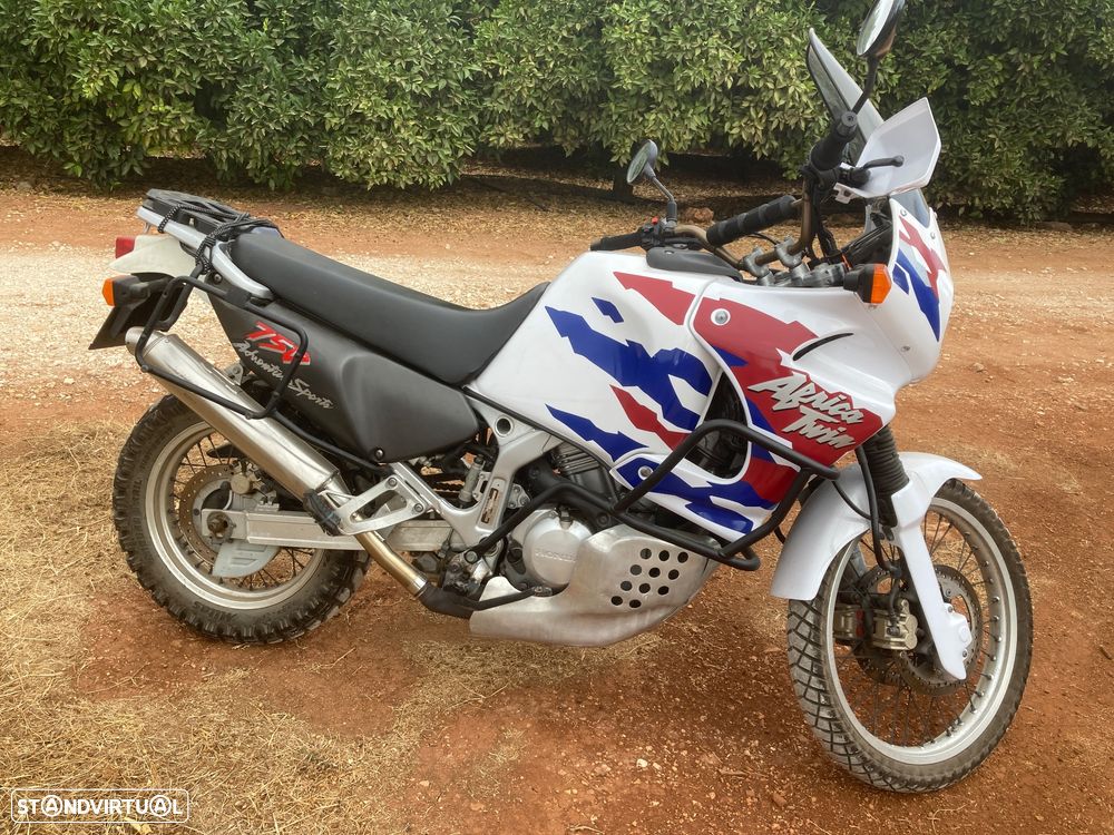 Honda XRV - 2