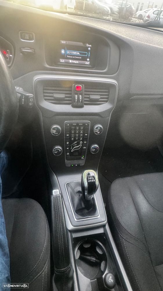 Volvo V40 2.0 D2 Momentum Eco - 9