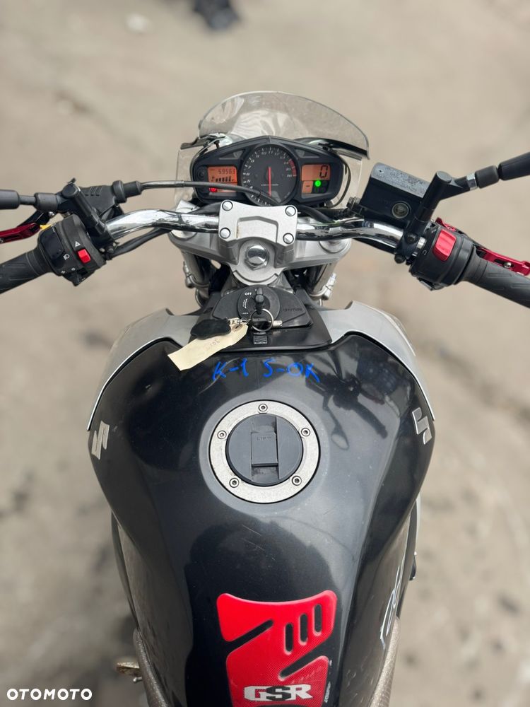 Suzuki GSR - 16