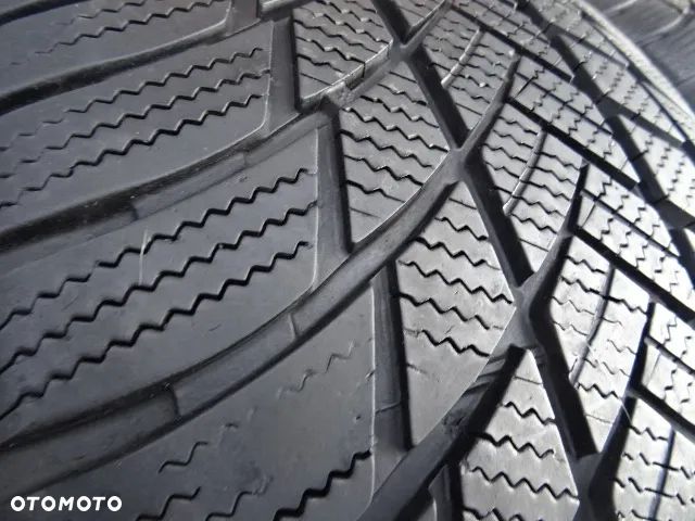265/50/R19 110H RSC BRIDGESTONE BLIZZAK LM001 - 3