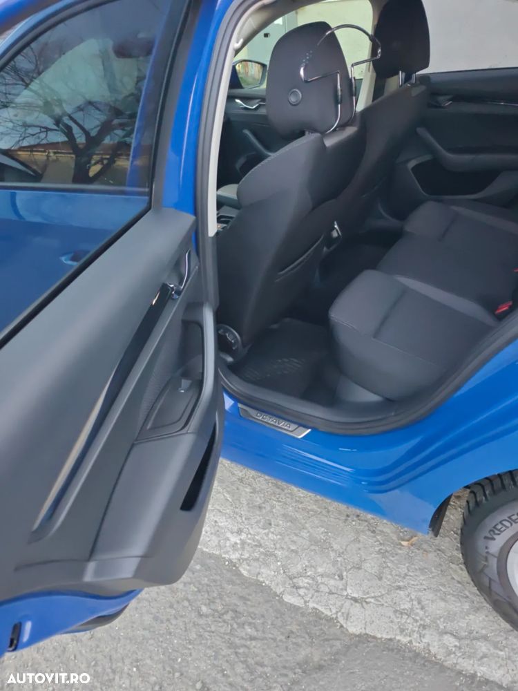 Skoda Octavia 2.0 TDI DSG Style - 11