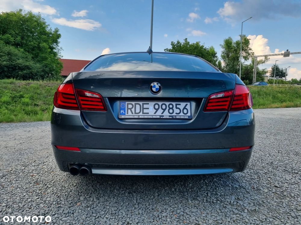 BMW Seria 5 528i Sport-Aut Luxury Line - 9