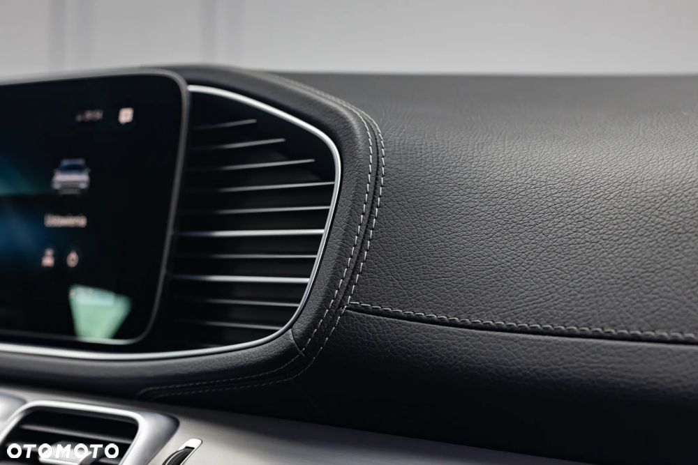 Mercedes-Benz GLE 300 d 4Matic 9G-TRONIC AMG Line - 29