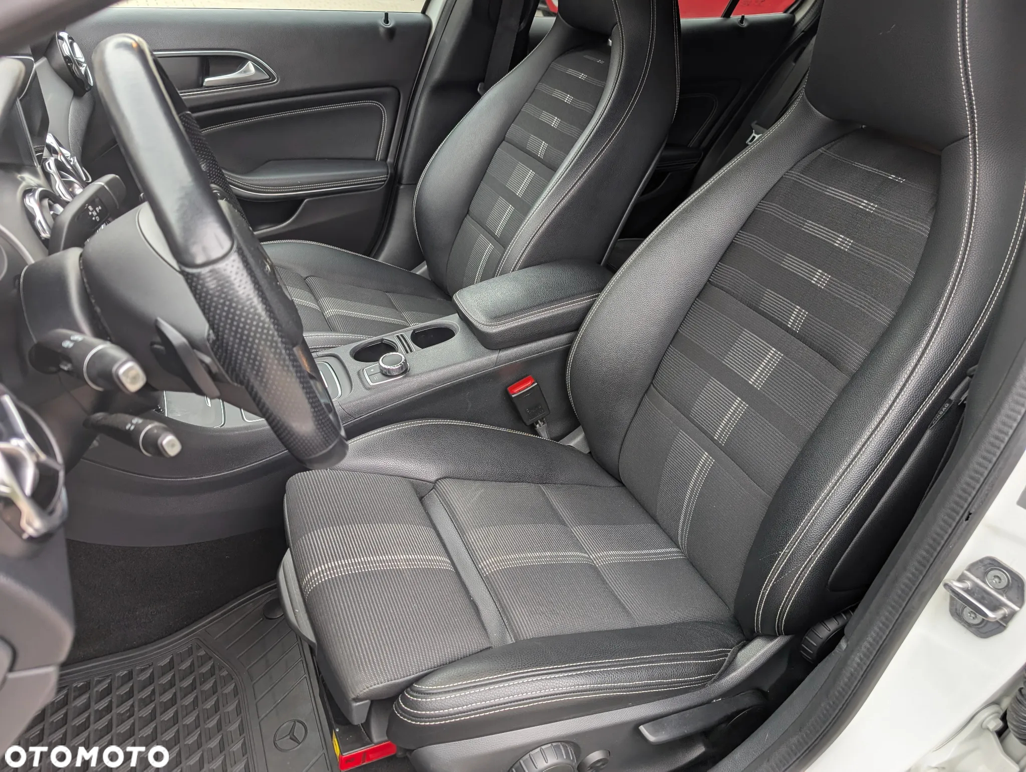 Mercedes-Benz GLA 200 7G-DCT - 20