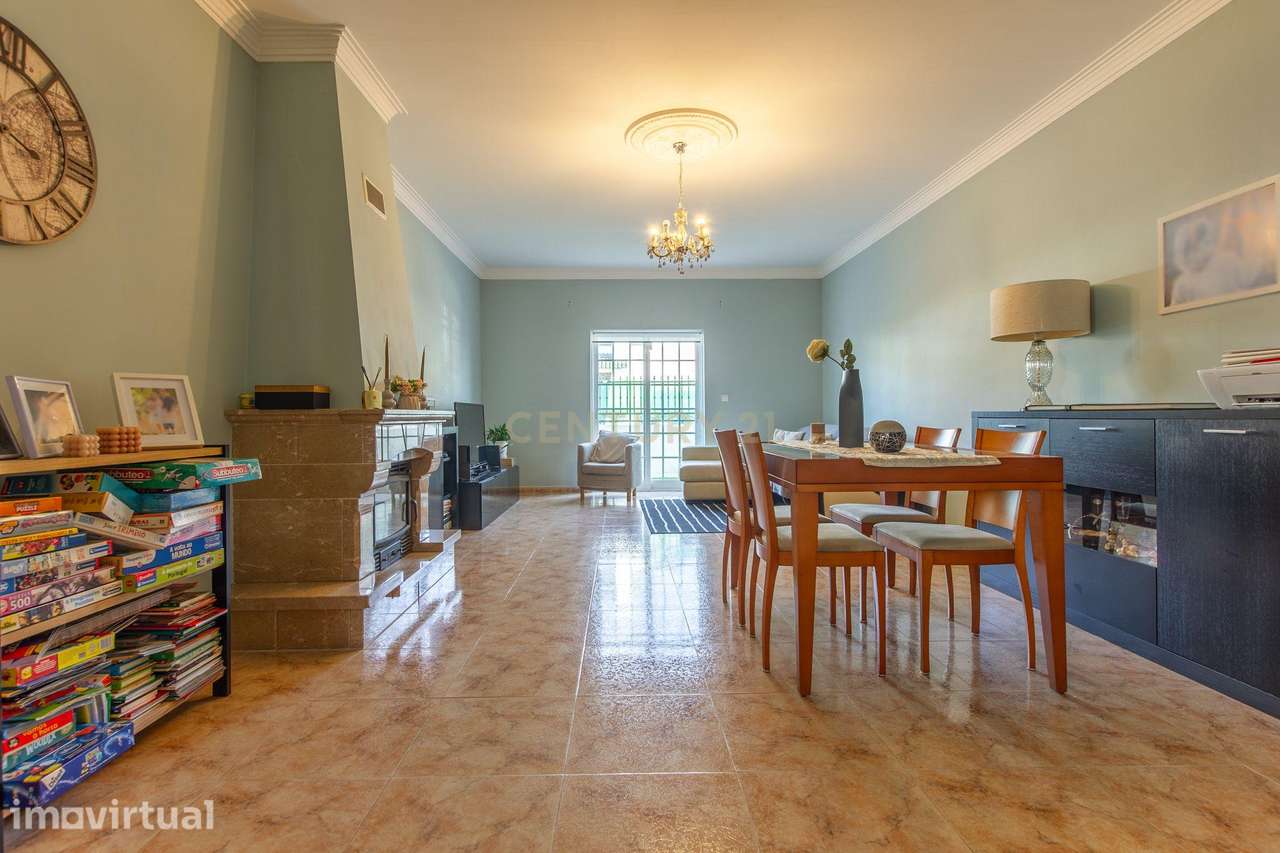 Quinta do Conde – Moradia Geminada de 4 assoalhadas c/ garagem - Grande imagem: 3/31