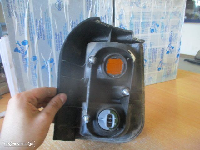 Farol Tras 0431536L MITSUBISHI SPACE WAGON 1993 2.0TD 82CV 5P VERMELHO ESQ STANLEY - 2