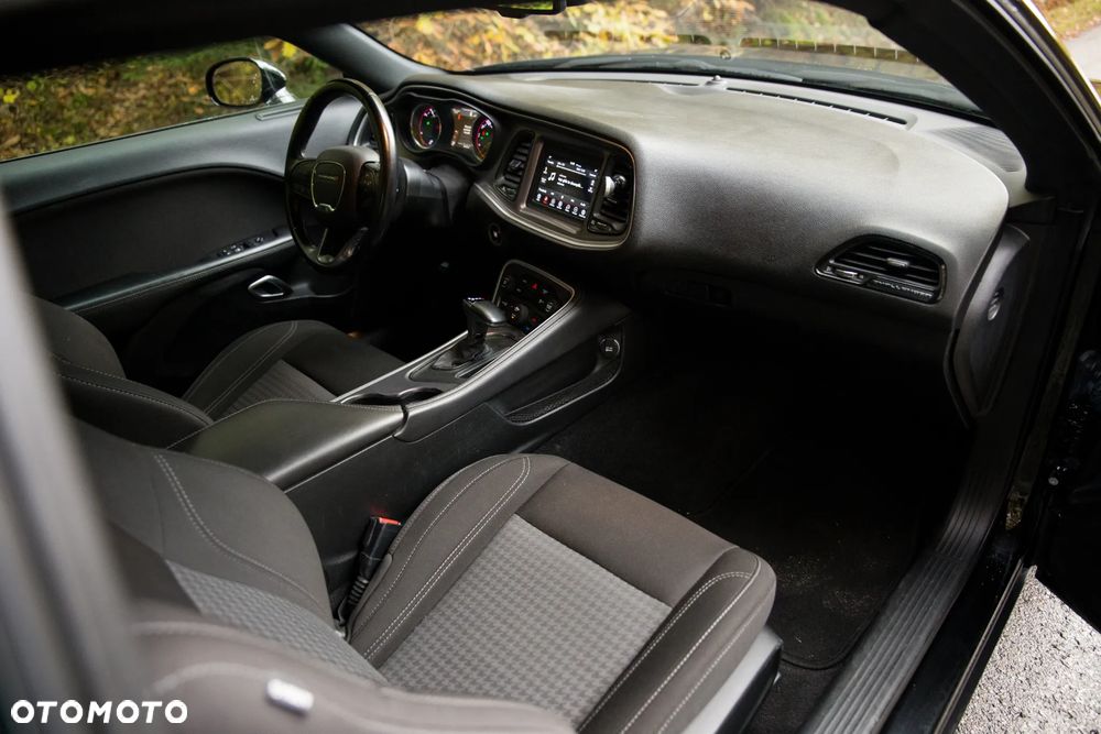 Dodge Challenger - 23