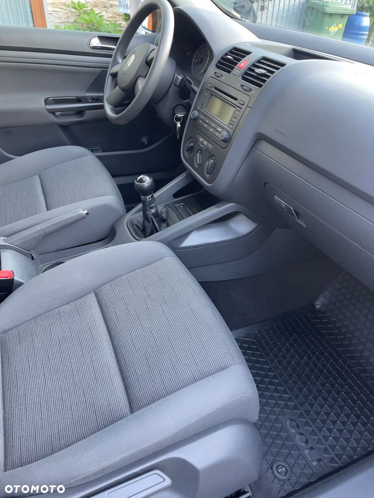 Volkswagen Golf - 28
