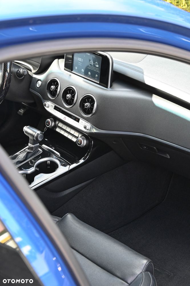 Kia Stinger - 24
