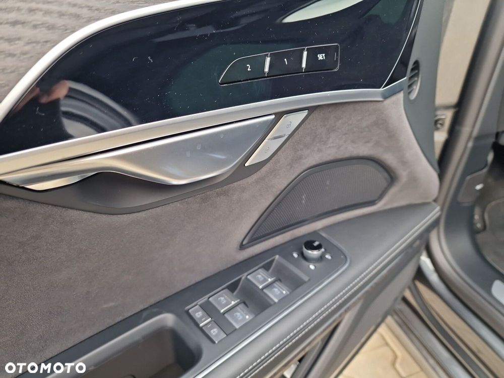 Audi A8 - 35