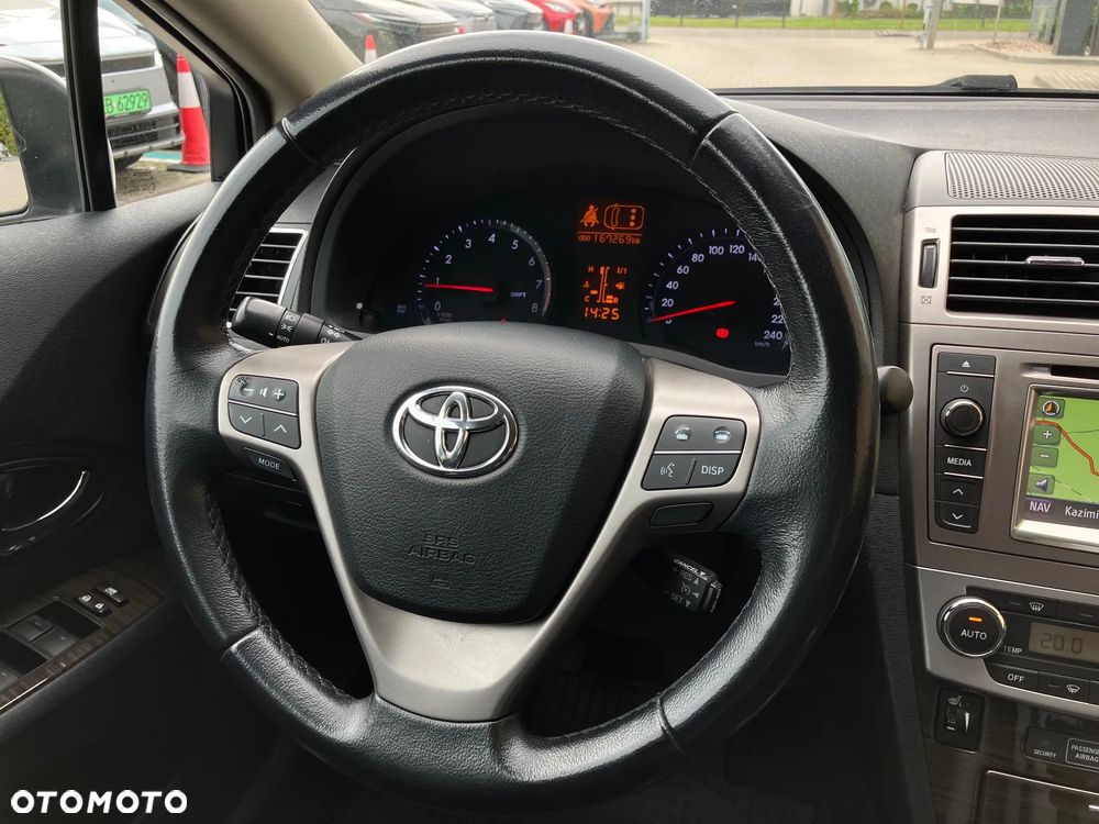 Toyota Avensis 1.8 Premium - 23
