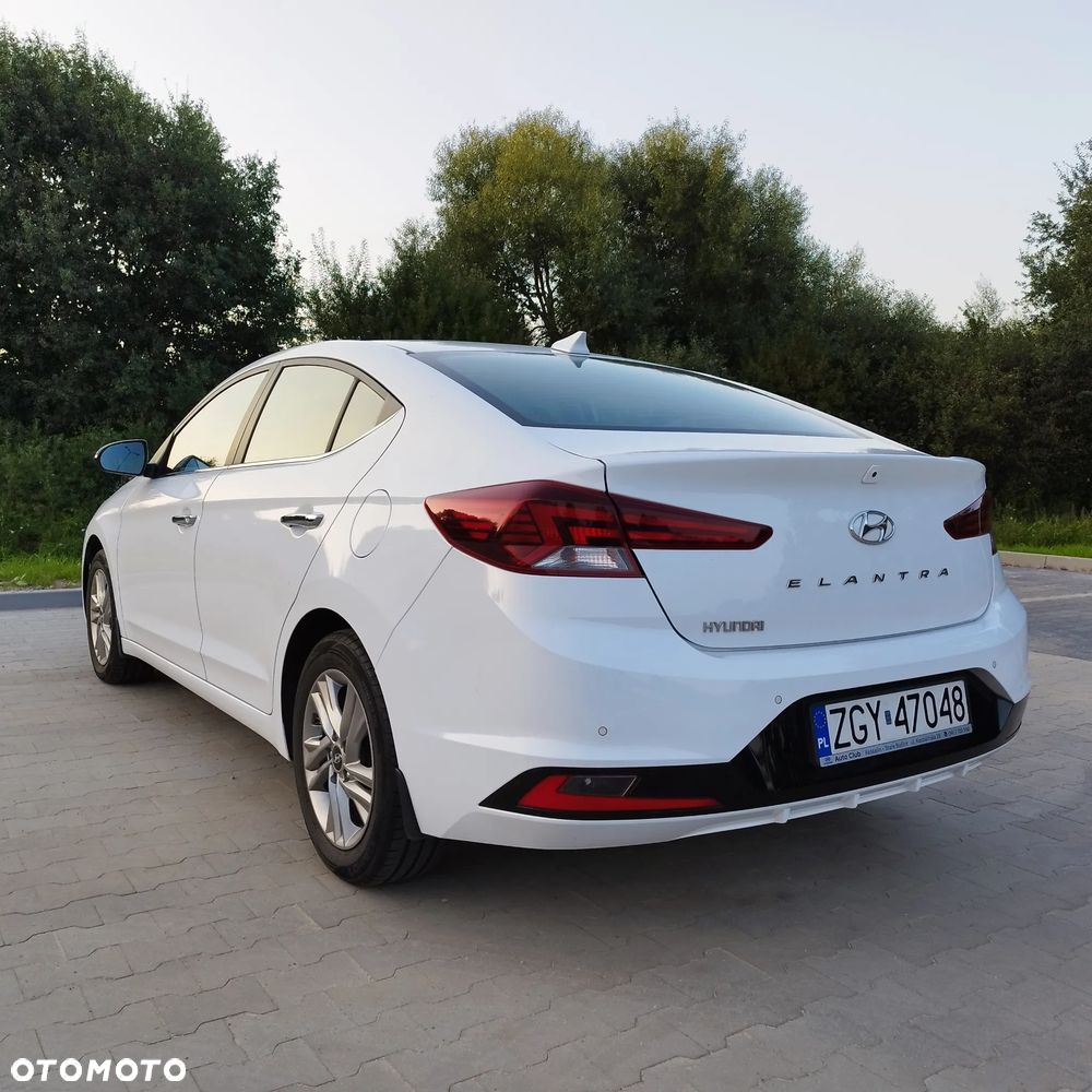 Hyundai Elantra 1.6 Comfort - 6