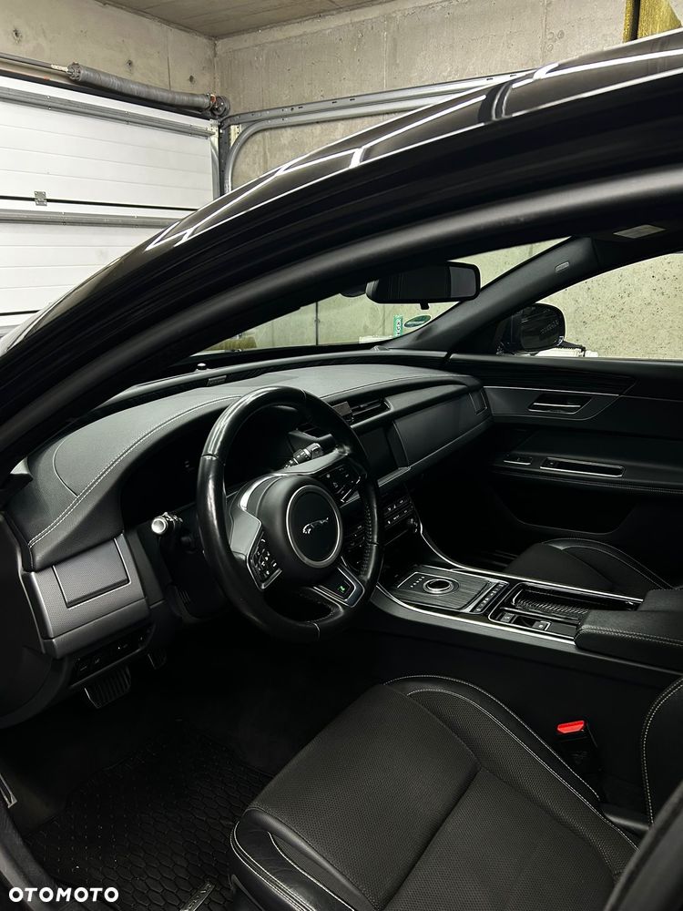 Jaguar XF 2.0 i4D AWD R-Sport - 13