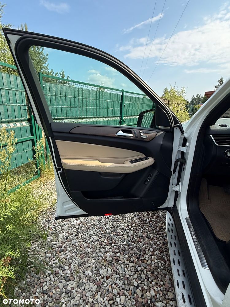 Mercedes-Benz GLS - 11