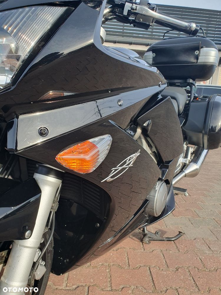 Yamaha FJR - 27