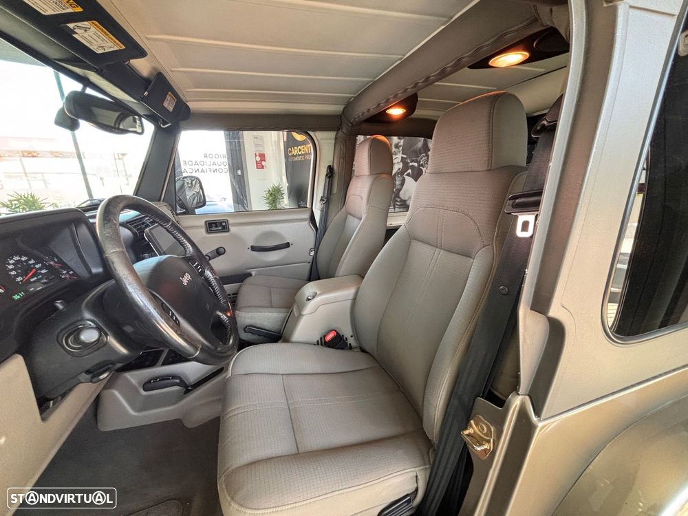 Jeep Wrangler 4.0 Auto Sahara - 11