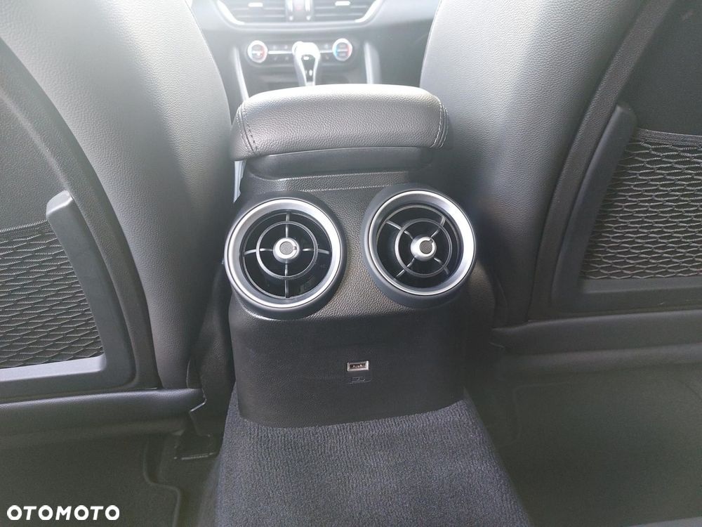 Alfa Romeo Giulia 2.0 Turbo Veloce Q4 - 15
