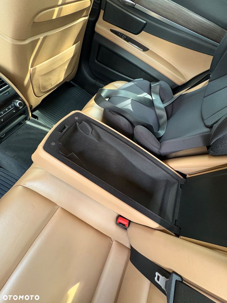 BMW Seria 7 740d xDrive - 13