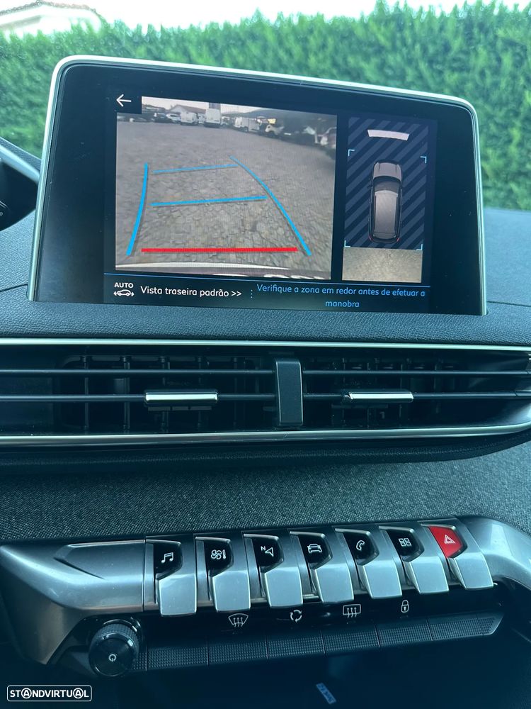 Peugeot 3008 PureTech 130 Stop & Start GPF Allure — fotografia 10