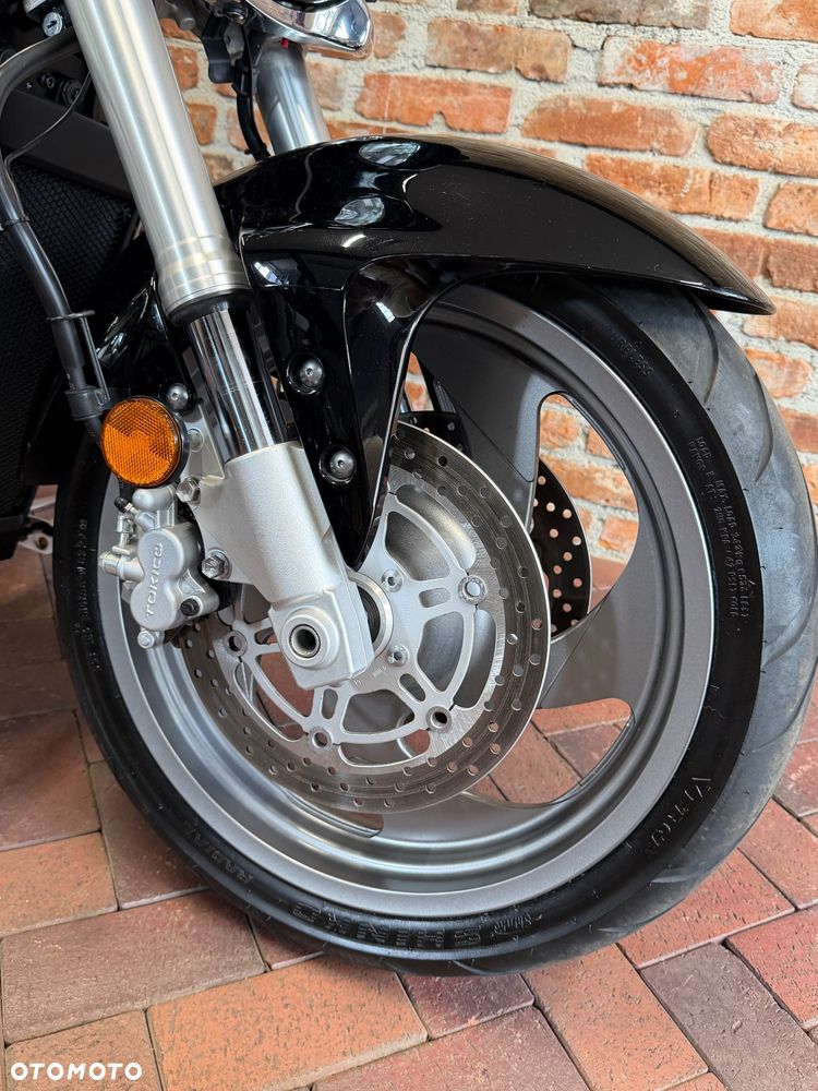 Suzuki VZ - 25