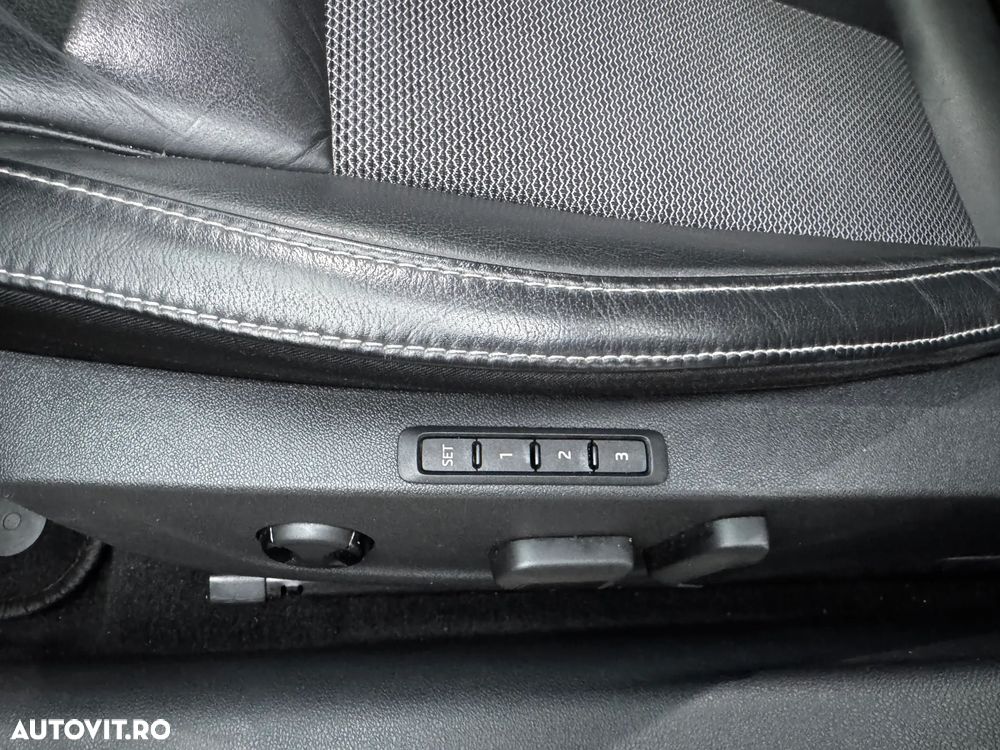 Skoda Octavia Combi 2.0 TDI DSG Exclusive Plus - 35