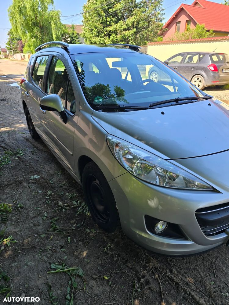 Peugeot 207 95 VTi Family - 1