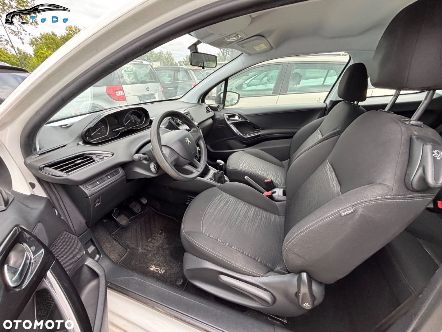 Peugeot 208 - 16