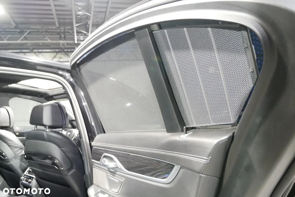 BMW Seria 7 750i xDrive - 14