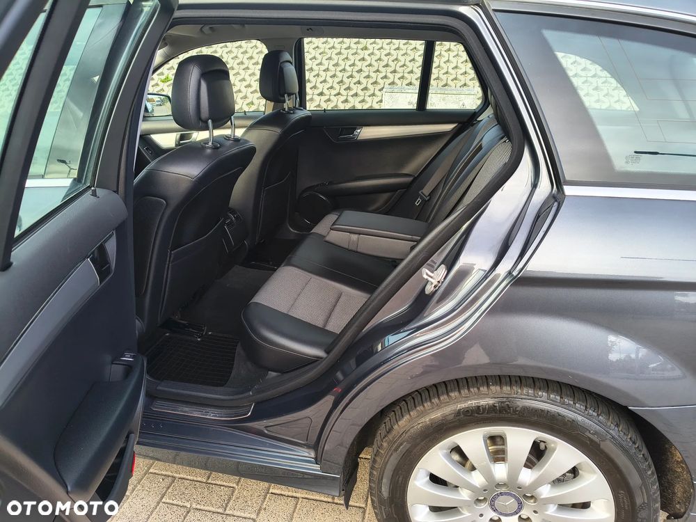 Mercedes-Benz Klasa C 180 Kompressor BlueEFFICIENCY Avantgarde - 38