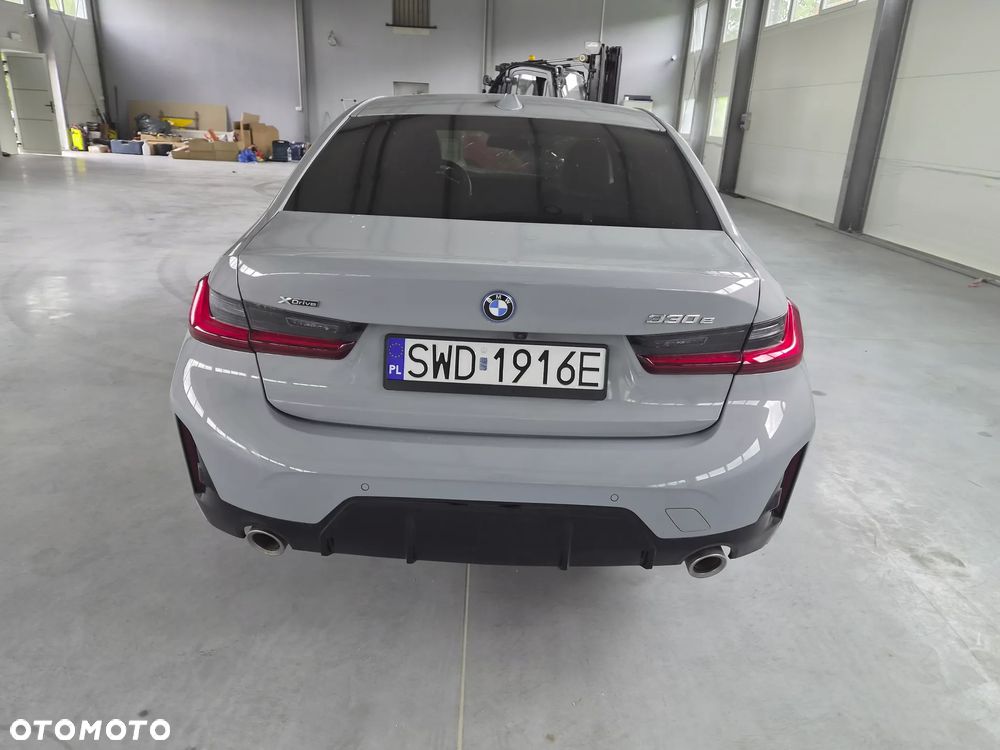 BMW Seria 3 330e xDrive M Sport - 4