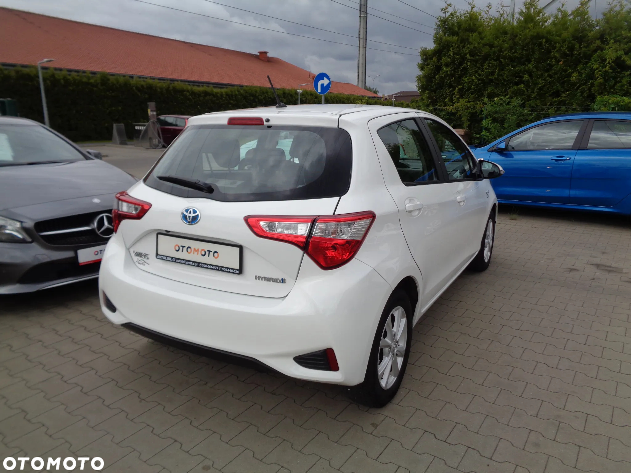 Toyota Yaris Hybrid 100 Premium - 7