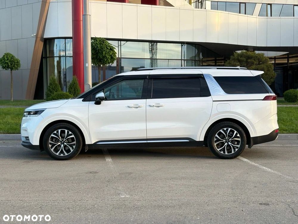 Kia Carnival - 8