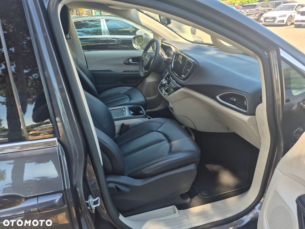 Chrysler Pacifica - 18