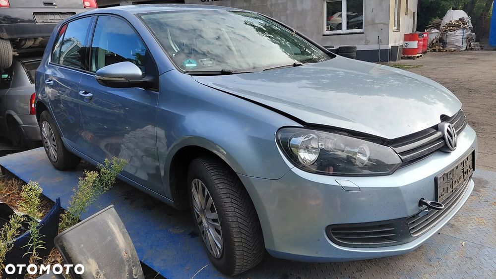 Na części: Volkswagen Golf  Rok 2011 Pojemność 1197 Moc 77 kw Benzyna - 3