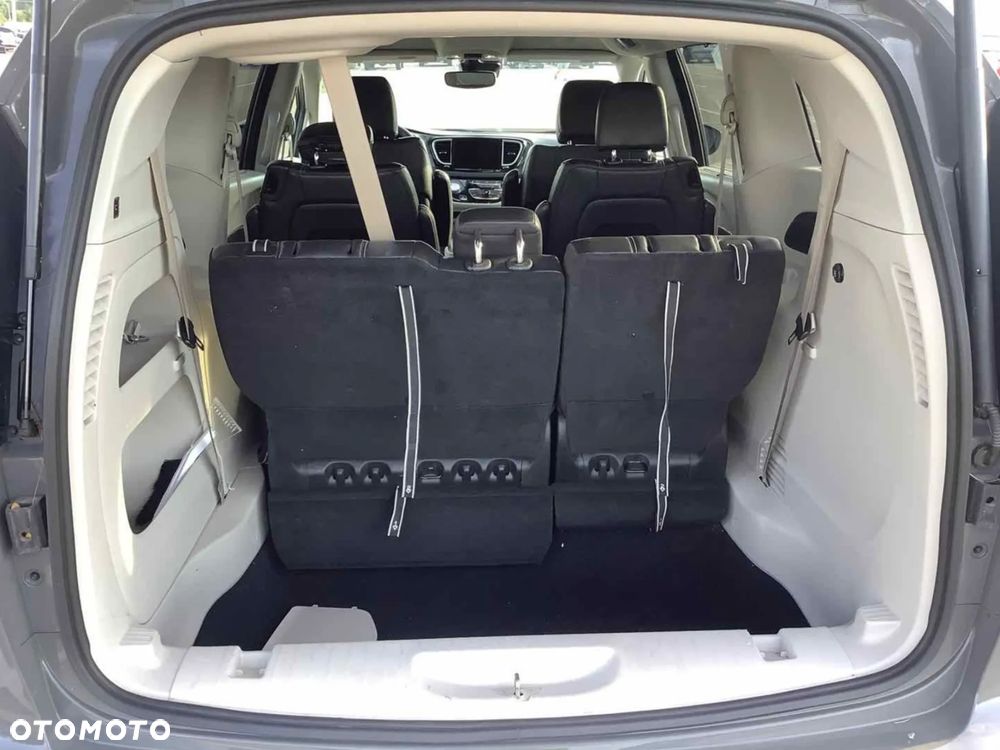 Chrysler Pacifica - 7