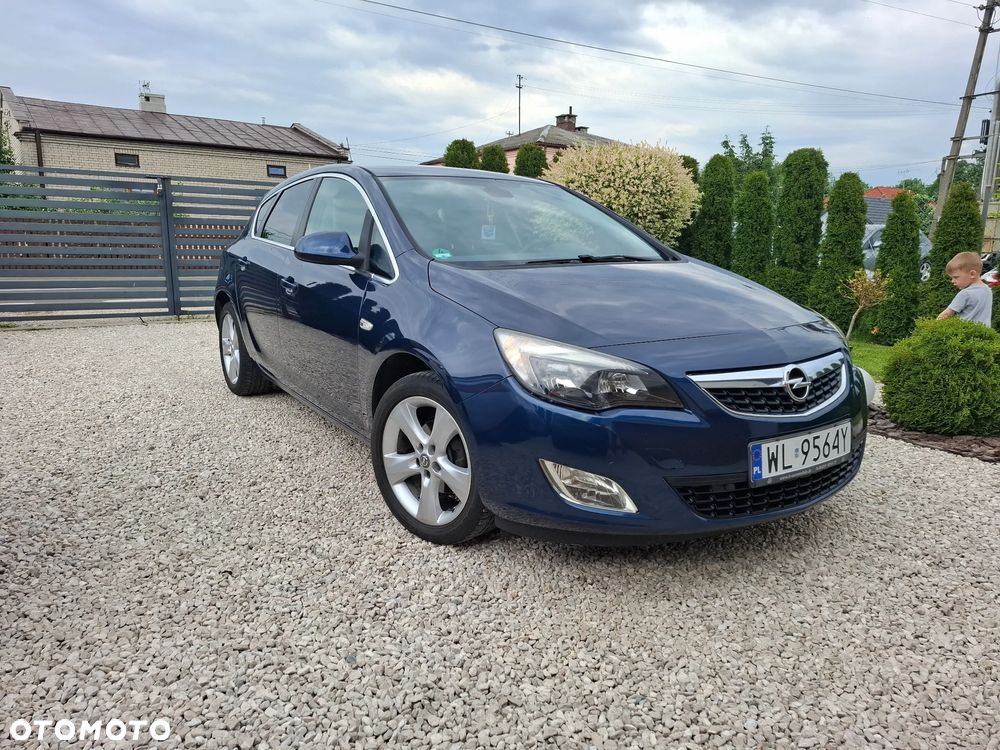 Opel Astra 1.4 Turbo Cosmo - 4
