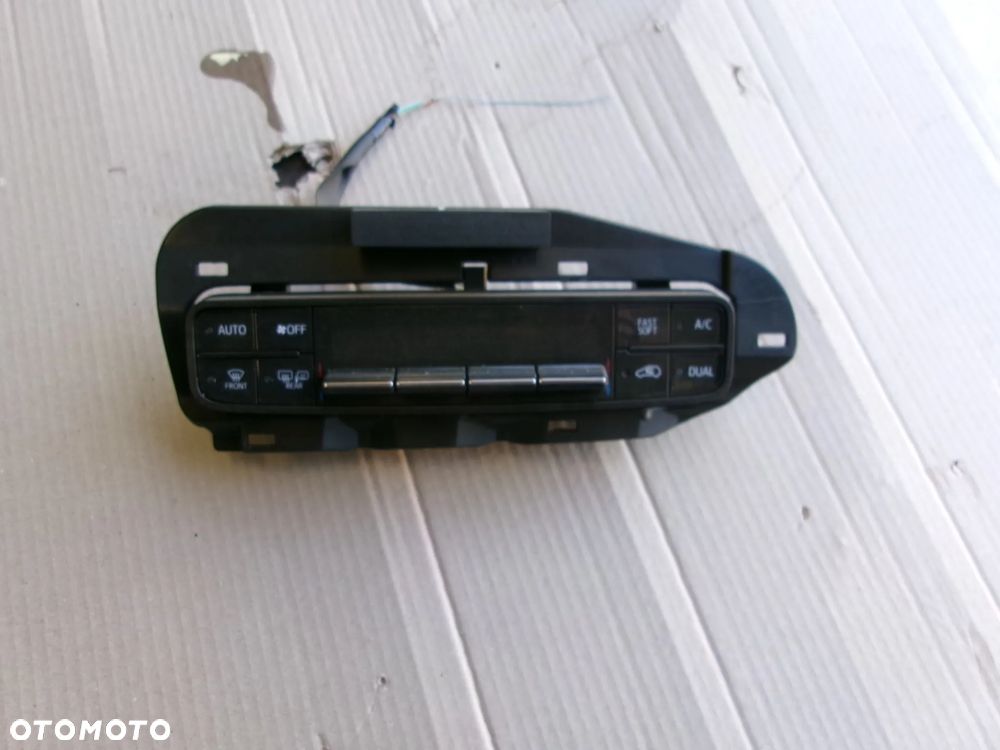 PANEL KLIMATYZACJI TOYOTA AURIS II - 1