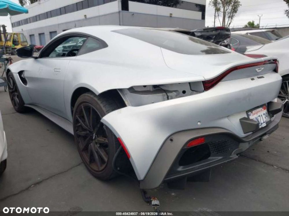 Aston Martin Vantage - 4
