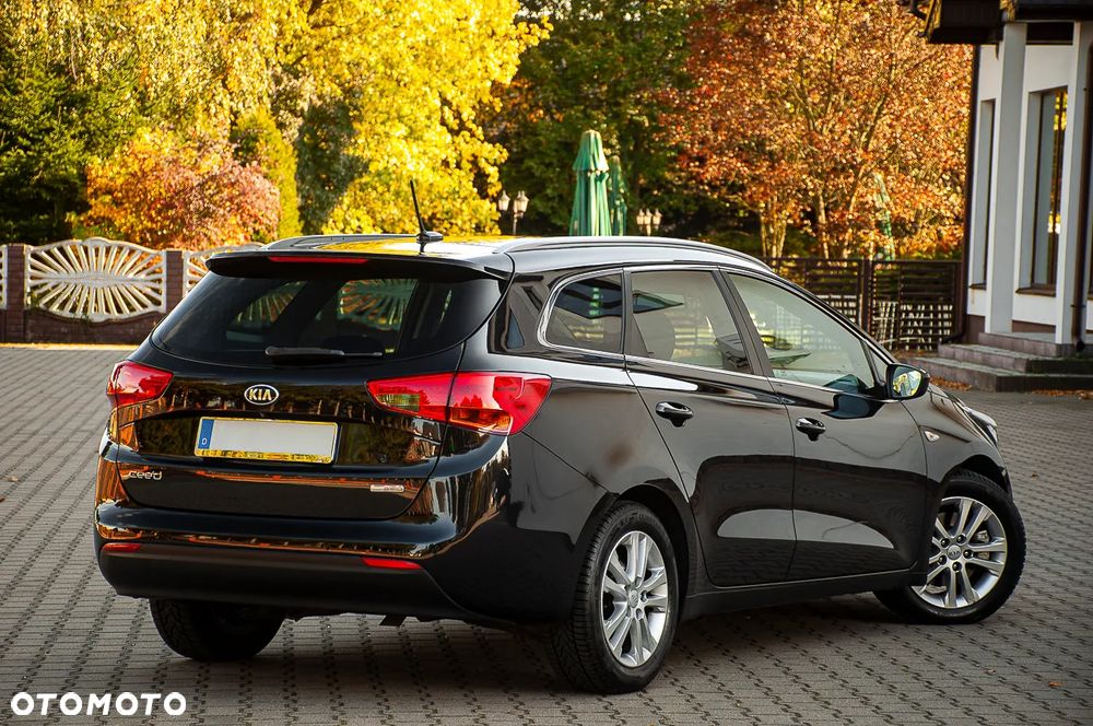 Kia Ceed 1.6 CRDi 128 ISG Dream Team Edition - 3