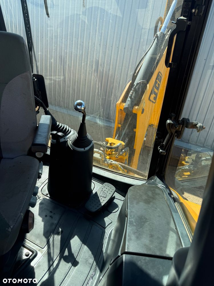 JCB 4CX - 14
