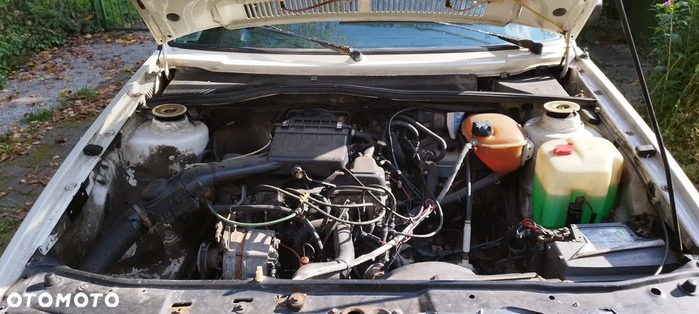 Volkswagen Golf 1.6 GL - 13