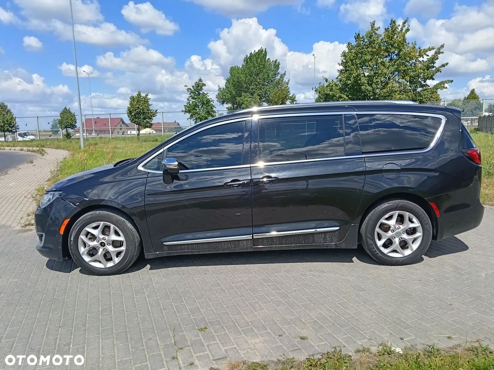 Chrysler Pacifica - 5