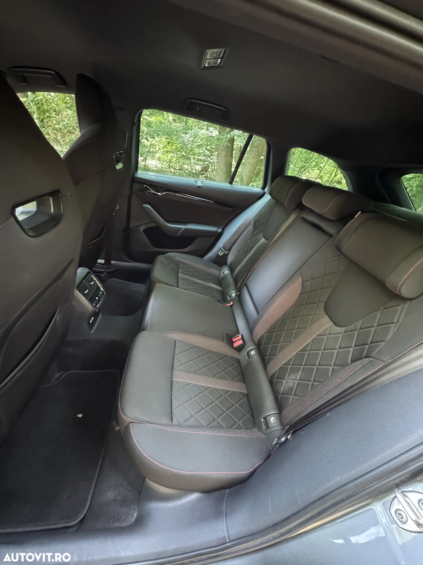 Skoda Octavia Combi 2.0 TSI DSG RS - 22